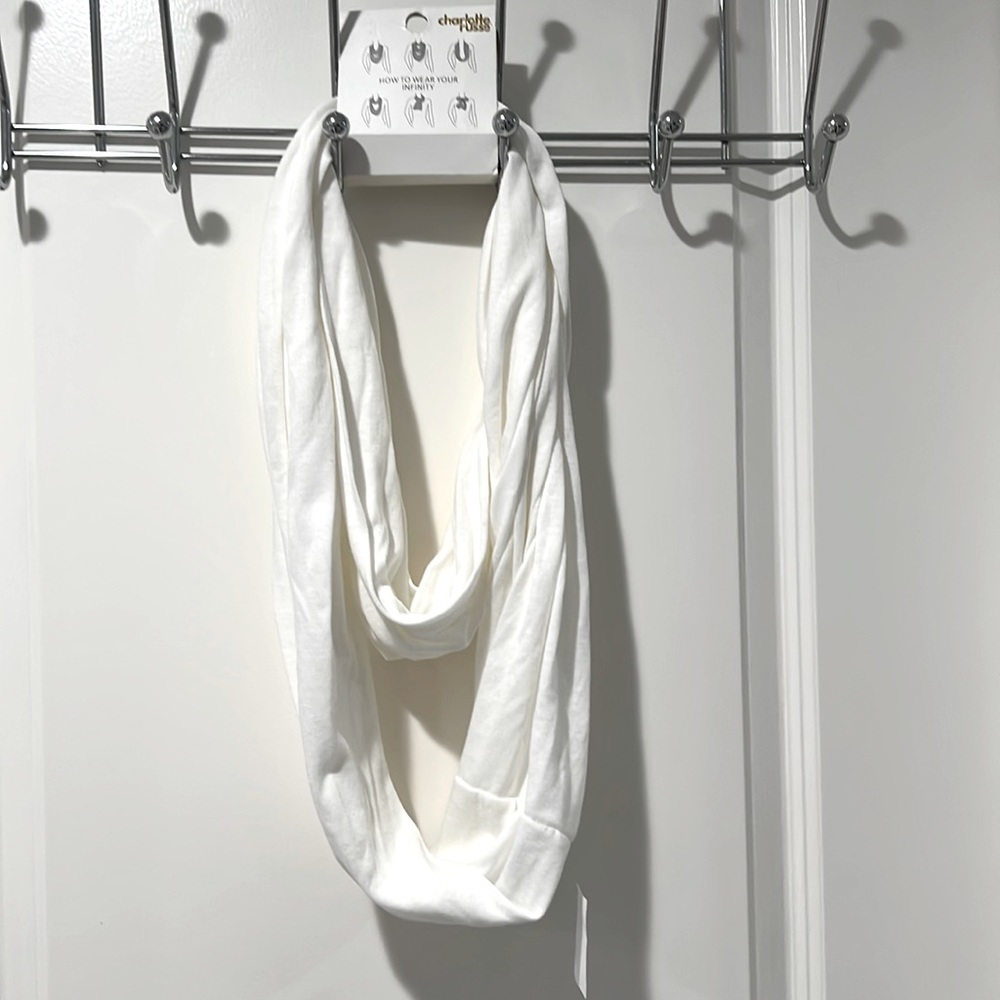 Brand new white scarf!!!